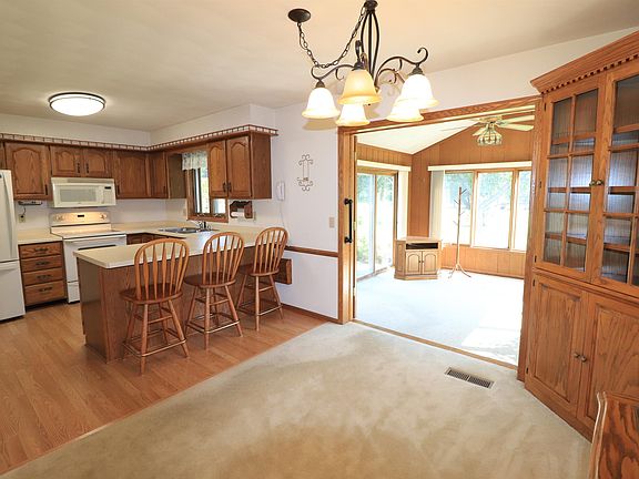 4th image of 1528 Royal Oaks Dr