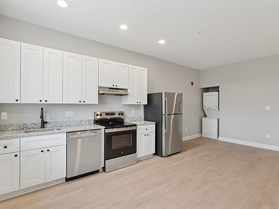 5th image of 119 Main St #305