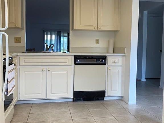 5th image of 1507 Cape Coral Pkwy W APT 2