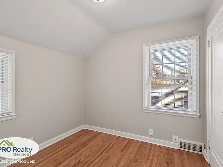 2575 17th Ave E — Photo 14