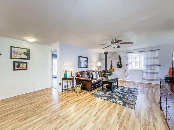4th image of 19863 Mosjon Cir NE