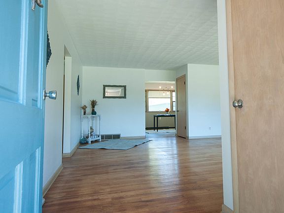 5th image of 2579 Woodley Dr