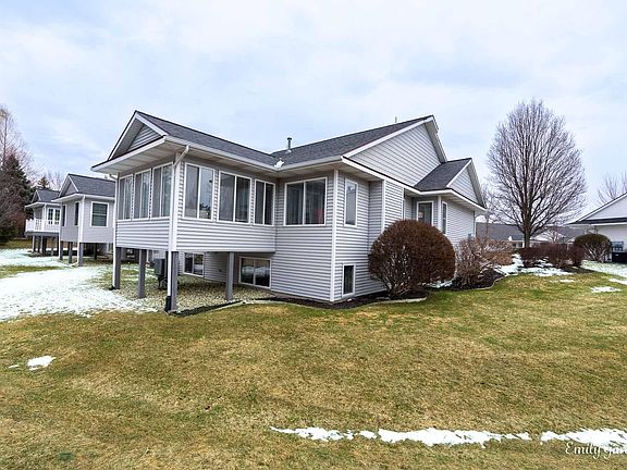 2nd image of 1361 E Pointe Rdg