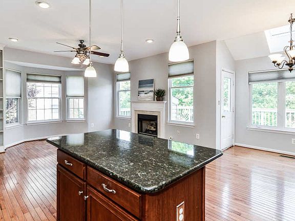 5th image of 21477 Trowbridge Sq