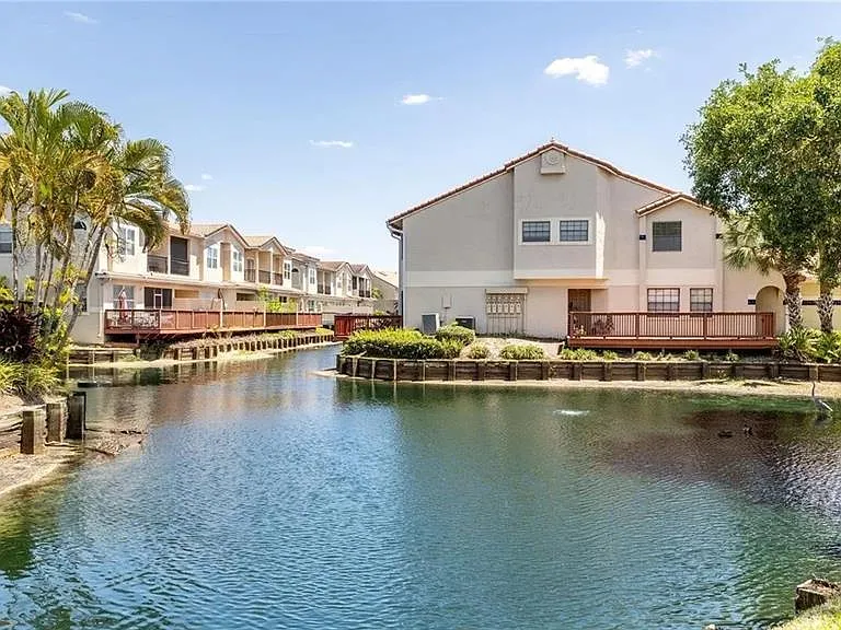 10438 Saint Tropez Pl — Photo 4