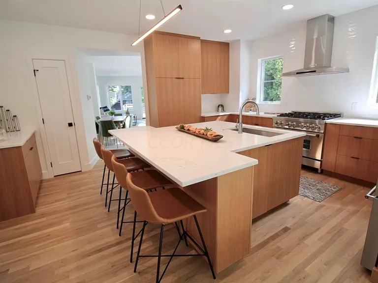 436 Broadway E — Photo 21