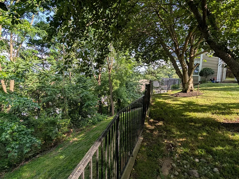 332 Overlook Dr — Photo 16