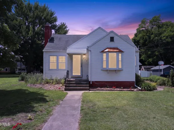 414 Findlay St, Perrysburg, OH 43551