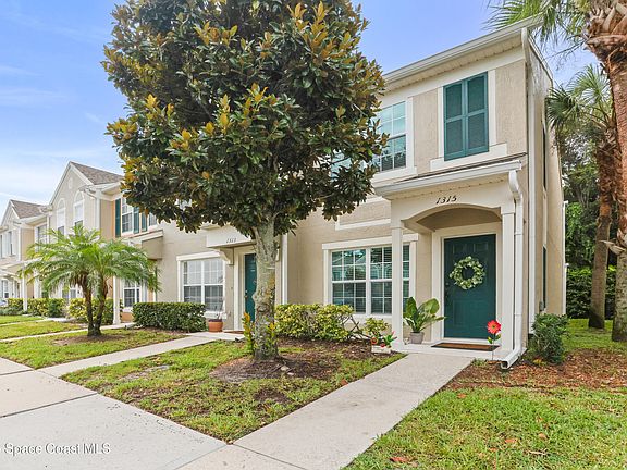 3rd image of 1315 Hampton Park Ln