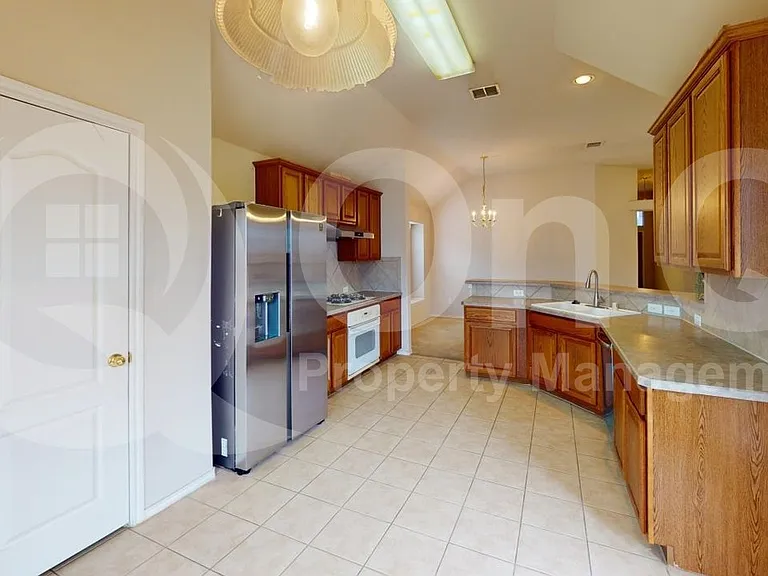 10514 Saint Georges Dr — Photo 3