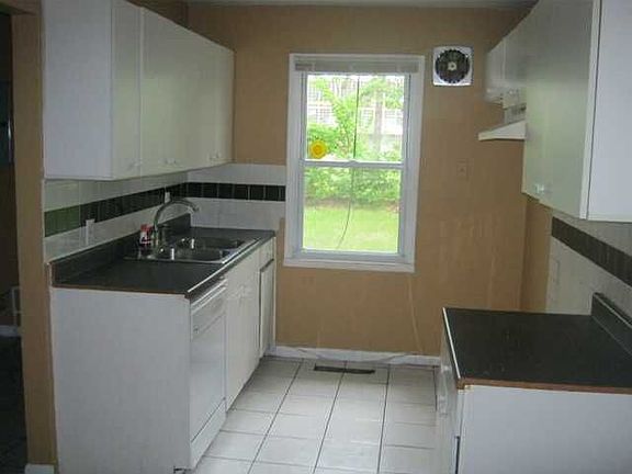 5th image of 10411 Albany Ave