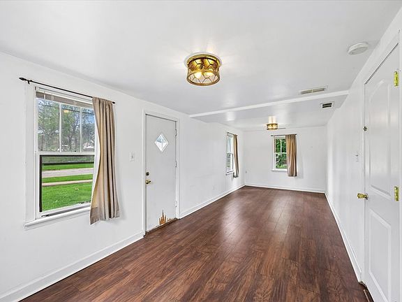 3rd image of 8059 Lorel Ave