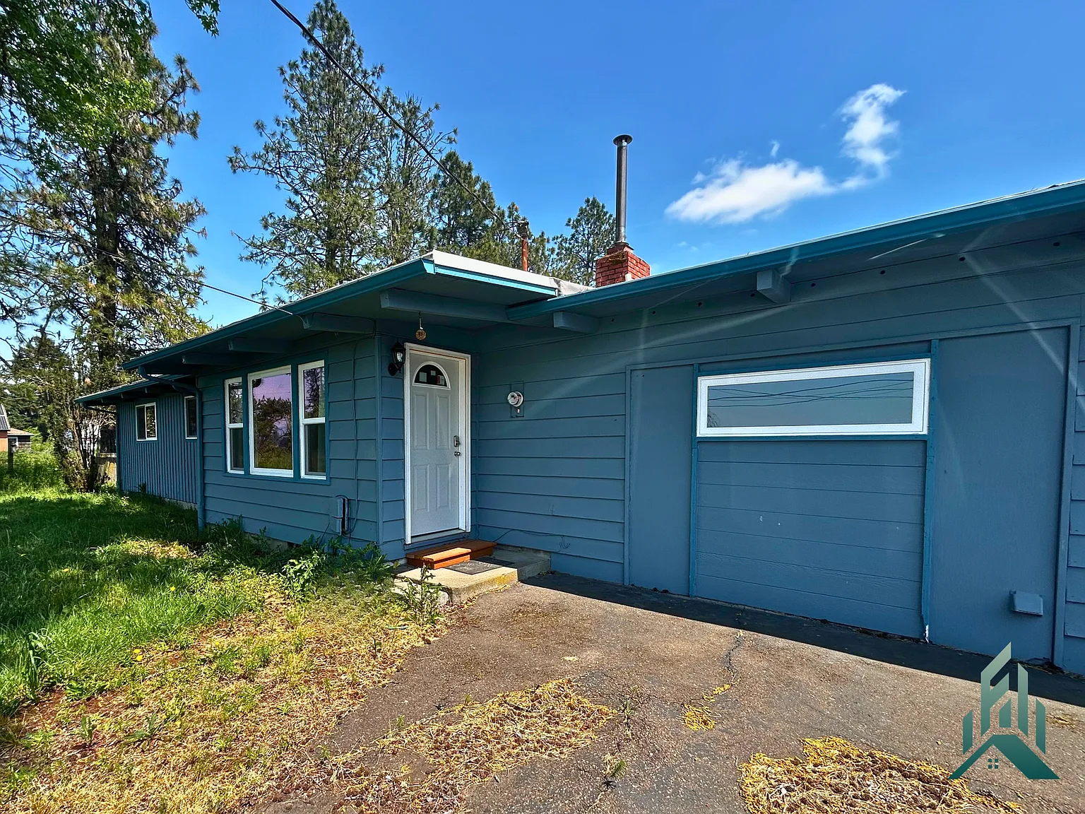4 bed, 1.5 bath, 1600 sqft, $2,095 — Photo 2
