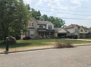 16467 Meadowood Rd, Southfield, MI 48076