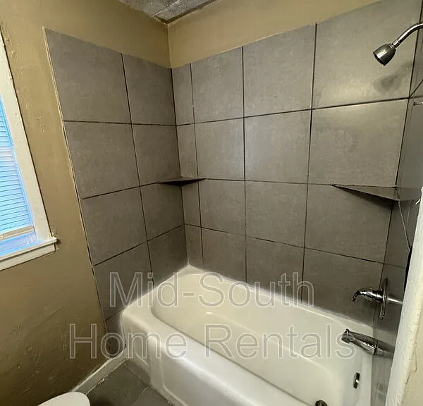 1604 Echles St — Photo 14
