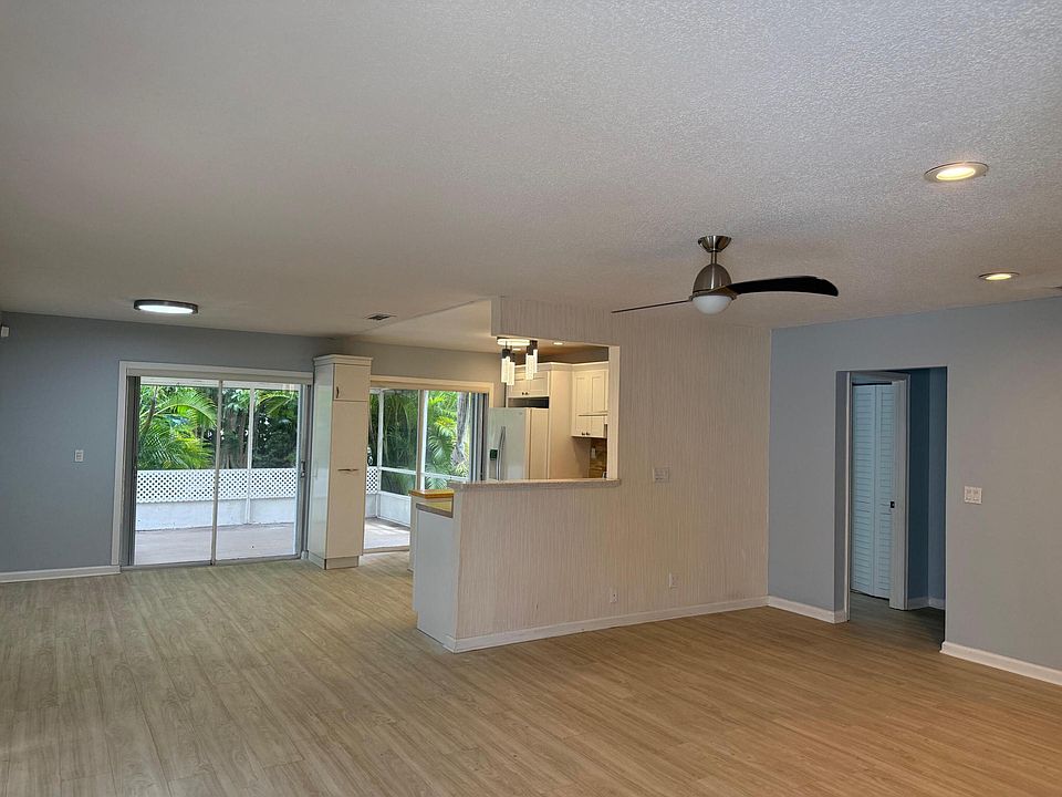 2nd image of 5159 Mirror Lakes Boulevard