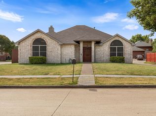 2037 Vista Dr, Lewisville, TX 75067