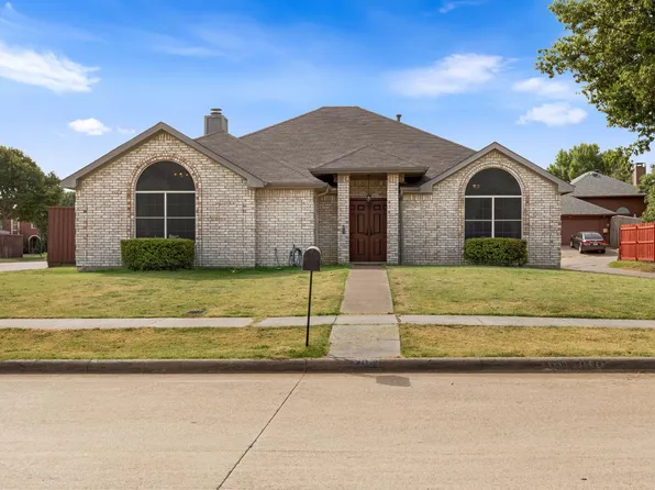 2037 Vista Dr, Lewisville, TX 75067