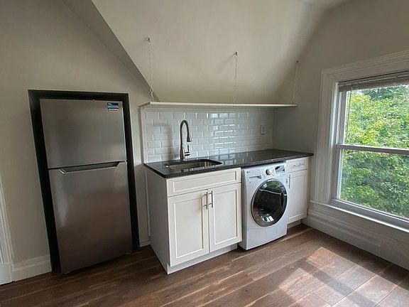 3rd image of 104 S Broadway APT 4