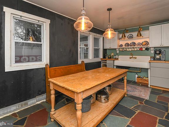 5th image of 2270 Harding Hwy