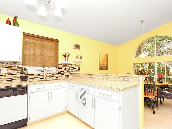 4th image of 12323 Glenfield Ave