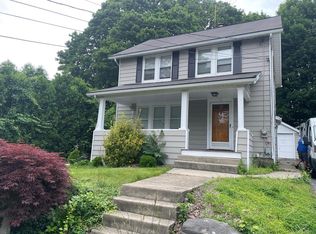 10 Olmstead Pl, Norwalk, CT 06855