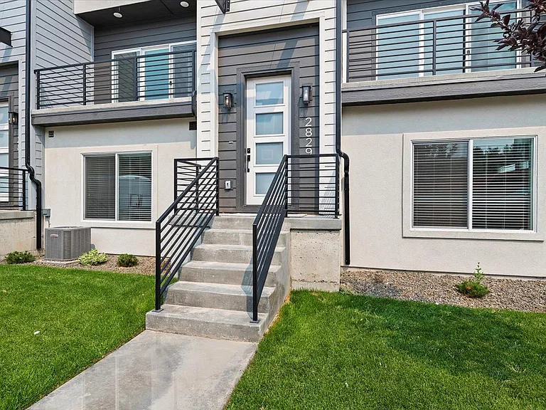 Bradbury Luxury Townhomes — Photo 59