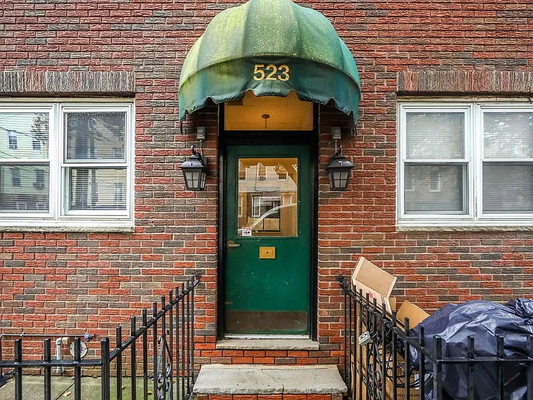 523 Adams St #1L — Photo 2