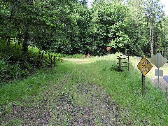 3rd image of 375 N Goble Creek Rd