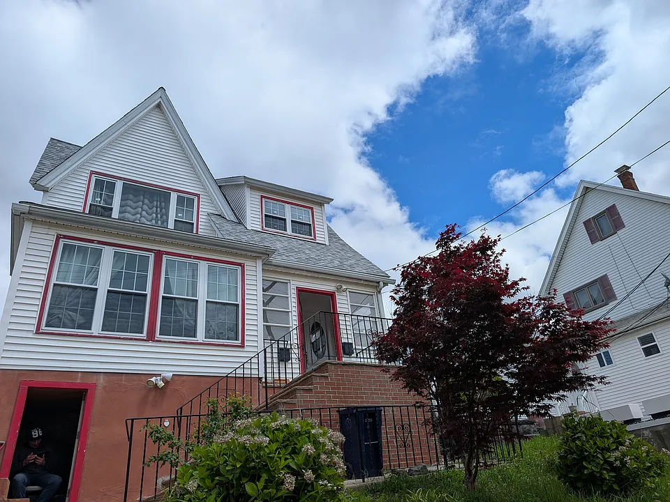 9 Derne St #1