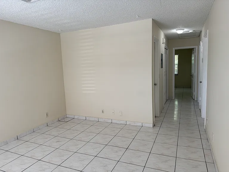 4371 Riverside Dr #D — Photo 15