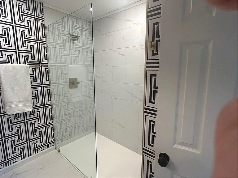 140 Stoneforest Dr — Photo 16