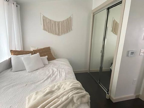 5th image of 1419 De La Vina St APT B