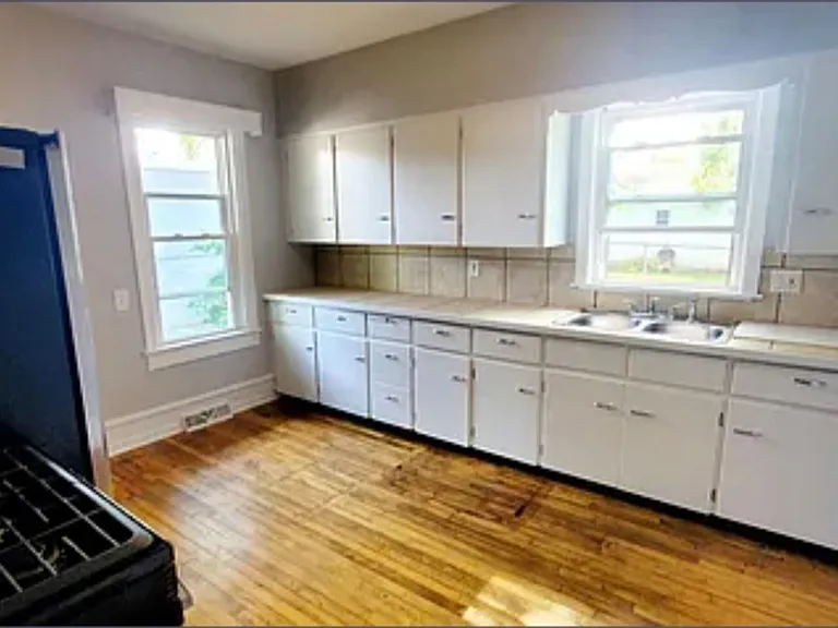 850 Fulton St W — Photo 6