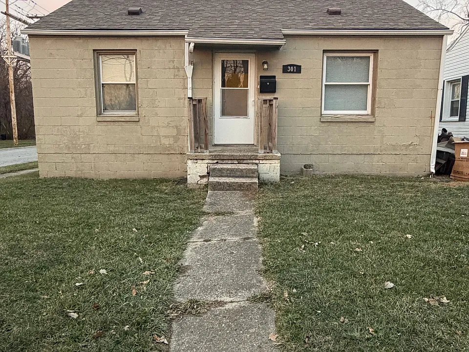 301 E 4th St