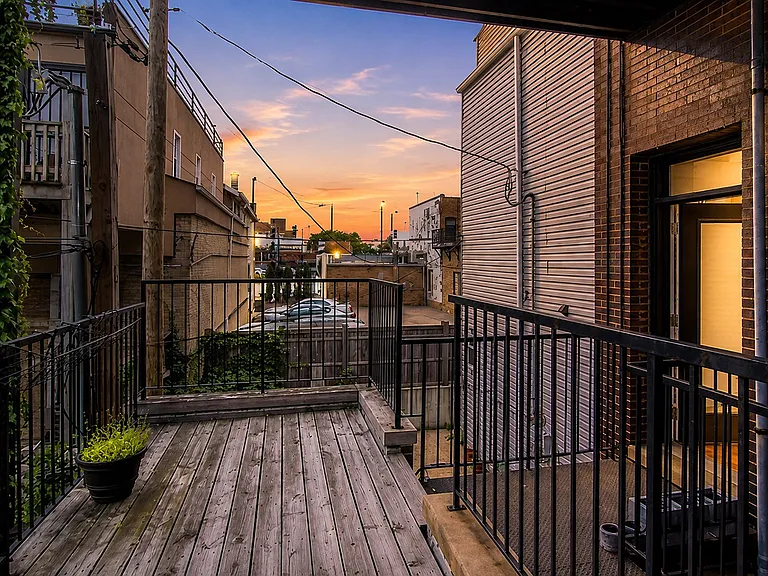 813 N May St — Photo 9