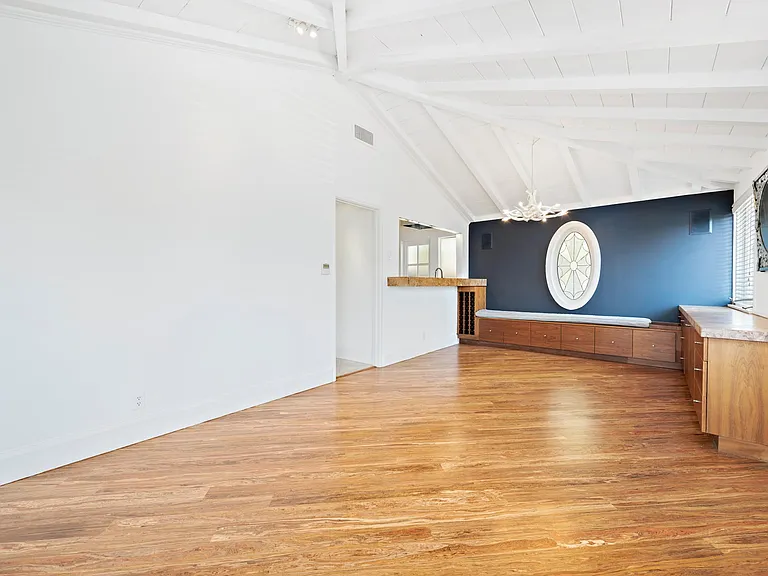 350 Oak St — Photo 4