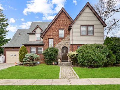 135 Mayfair Avenue, Floral Park, NY, 11001