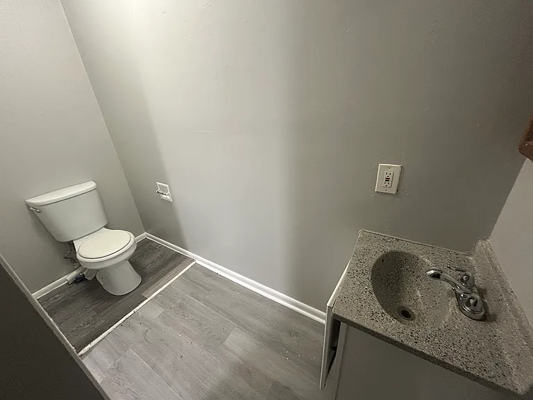 Oakridge Apts — Photo 5