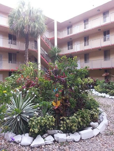 2nd image of 2830 Somerset Dr APT 207N