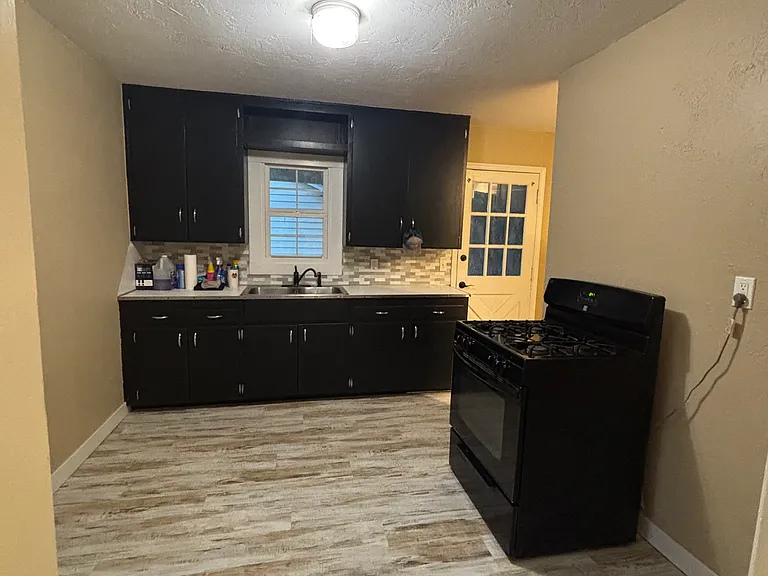1120 Sandra Dr — Photo 9