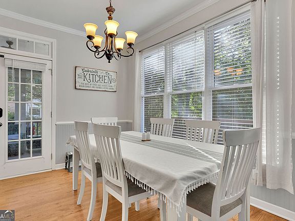 4th image of 919 Ravenwood Way