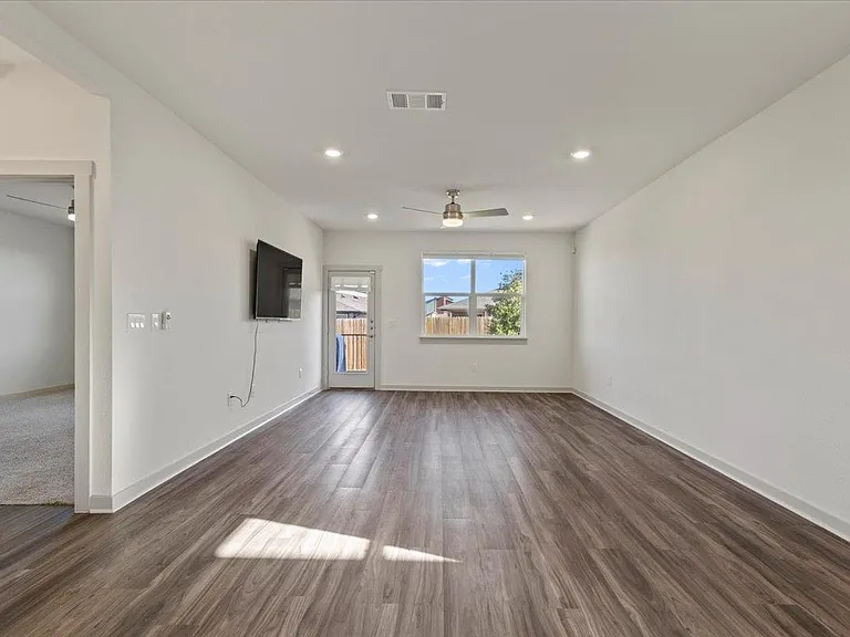 7704 Jacobean Way — Photo 10