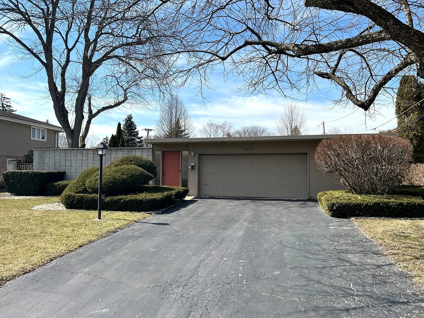 1014 N Newberry Ln photo 1