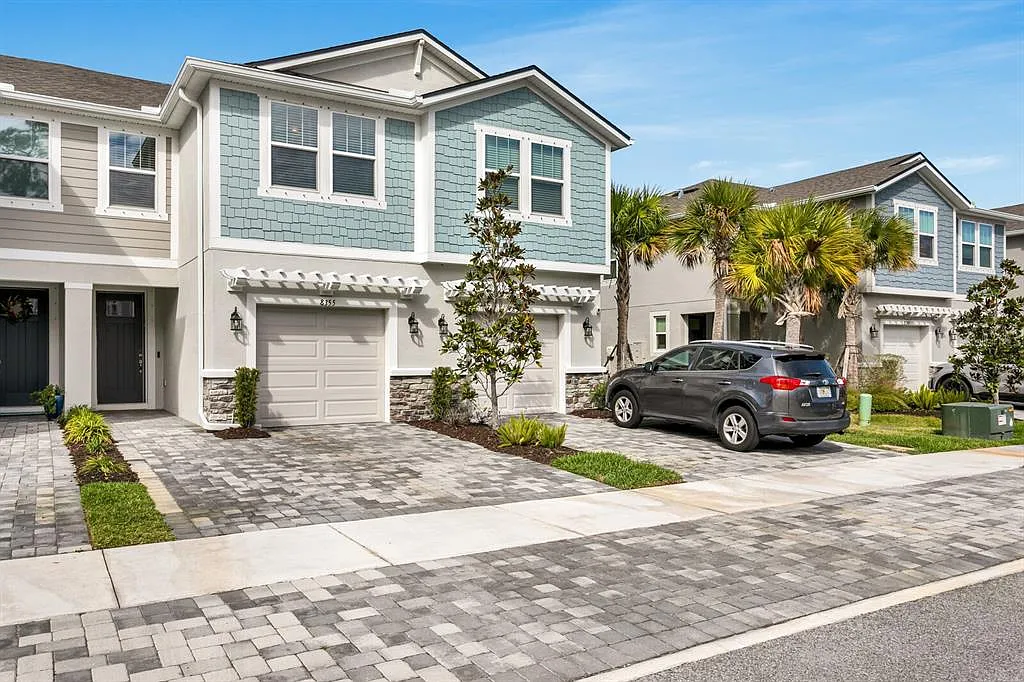 3 bed, 2.5 bath, 1716 sqft, $2,695 — Photo 3