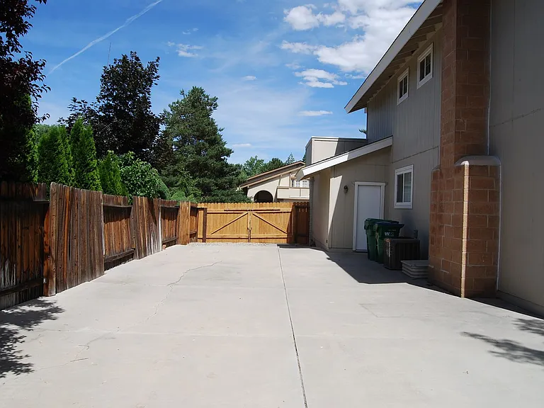 4935 Golden Springs Dr — Photo 26