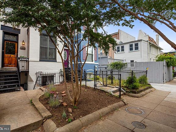 Low maintenance front yard