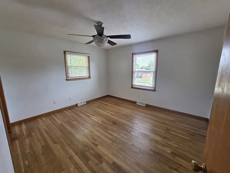 521 Stonehaven Dr — Photo 21