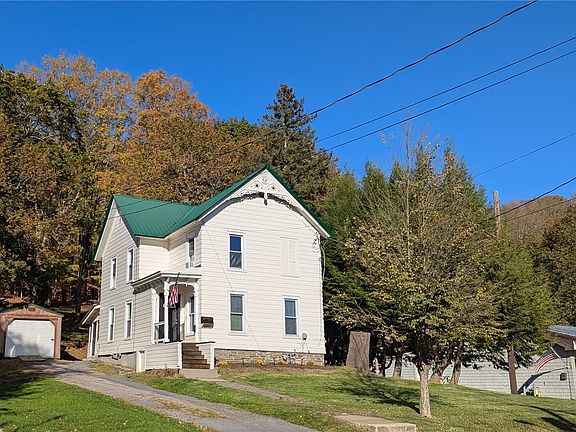 2nd image of 435 Main St