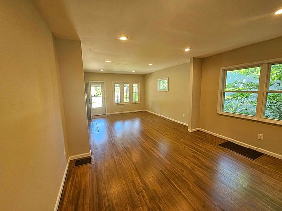 5th image of 866 Northwest Blvd